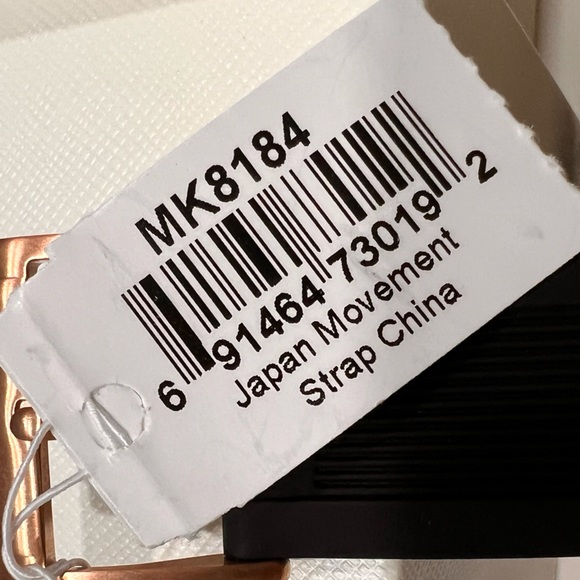 Men’s Michael Kors Oversized Dylan Watch in Rose Gold & Black - Picture 15 of 15